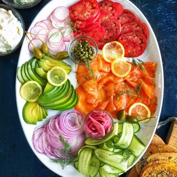 classic smoked salmon platter