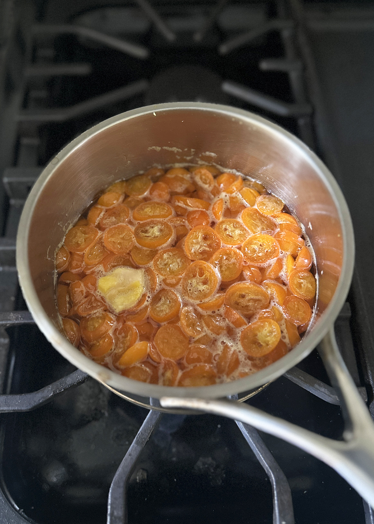 boiling sliced kumquats