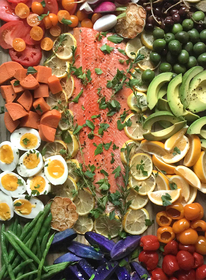 nicoise-salad-party-board-zoom-center