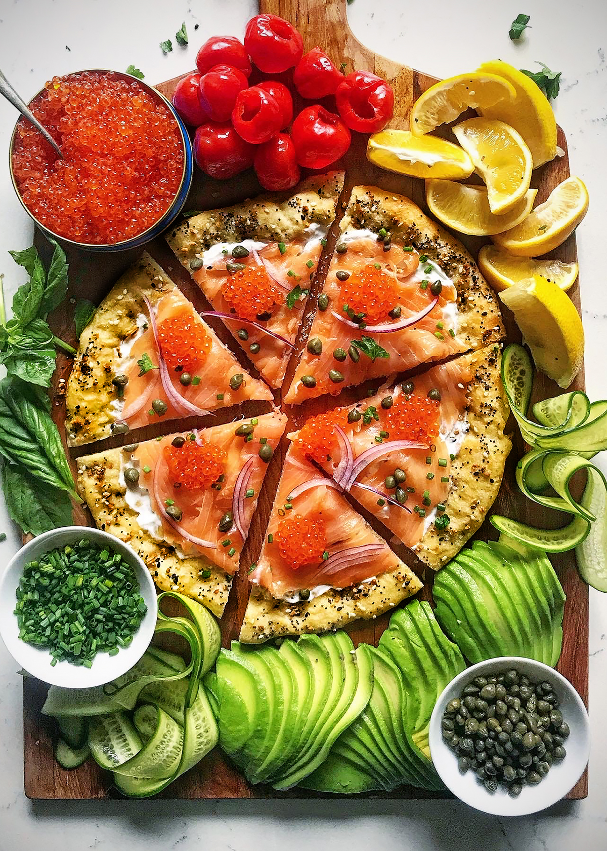 smoked salmon pizza with everything bagel crust