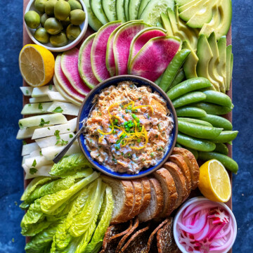 smoked salmon dip with vegetables and bread